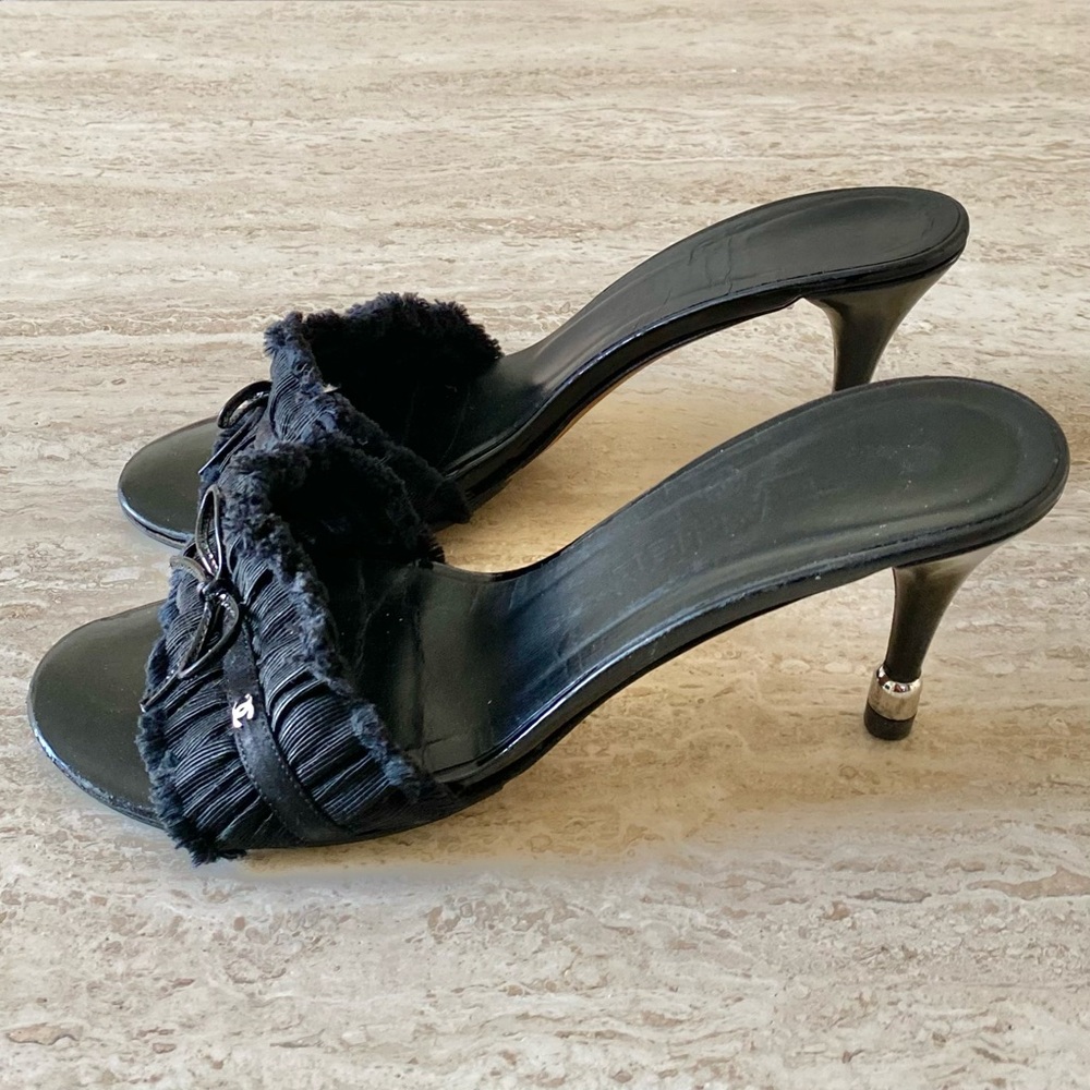 Vintage Chanel Ruffle CC Bow Mule Sandal Heels - Picture 2 of 7
